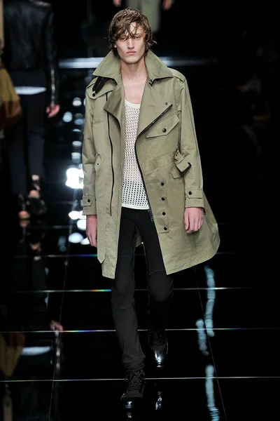 Look 15